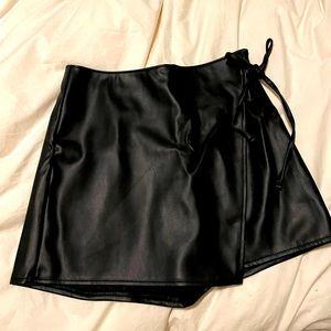 Abercrombie faux leather skort NWT